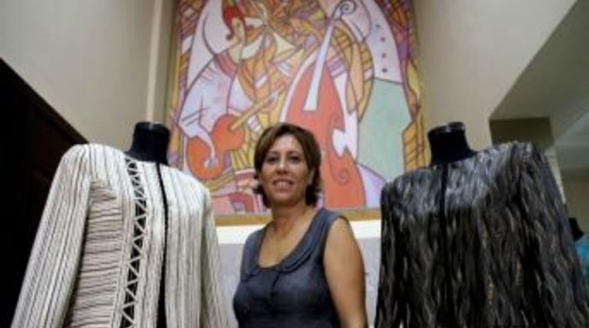 Kumaşa Motif Ve Boncuklarla Hayat Verdi