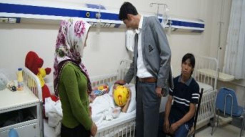 İş Adamından Afganlı &Ccedil;ocuğa Yardım