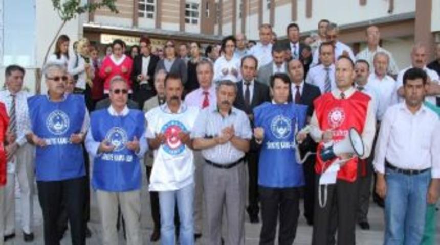 Sağlık &Ccedil;alışanları Mesaiye, Şehitleri Anarak Başladı