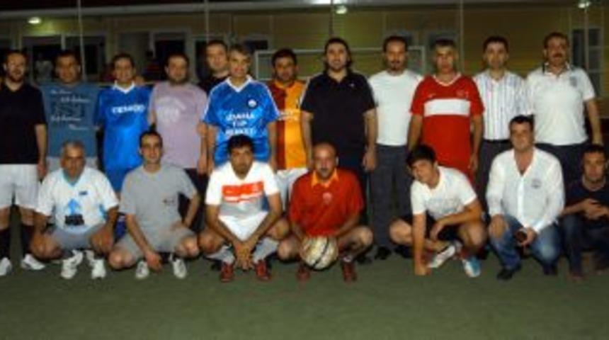 AK Parti &Ccedil;ukurova futbolla stres atıyor