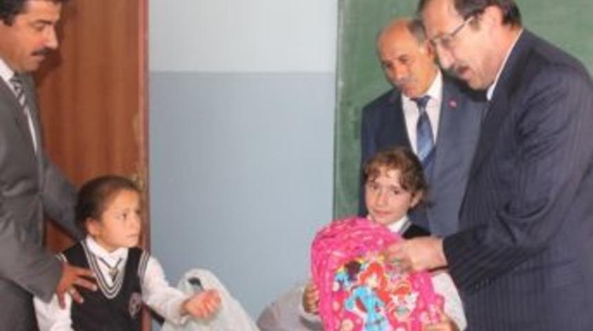 Minik &Ouml;ğrencilerin Okul Hediyesi Paland&ouml;ken Belediyesi&rsquo;nden