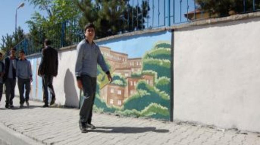 Bitlis'in Tarihi Eserleri Duvarlara &Ccedil;iziliyor