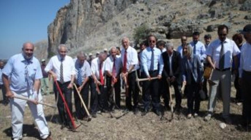 Anavarza Tarihe Işık Tutacak