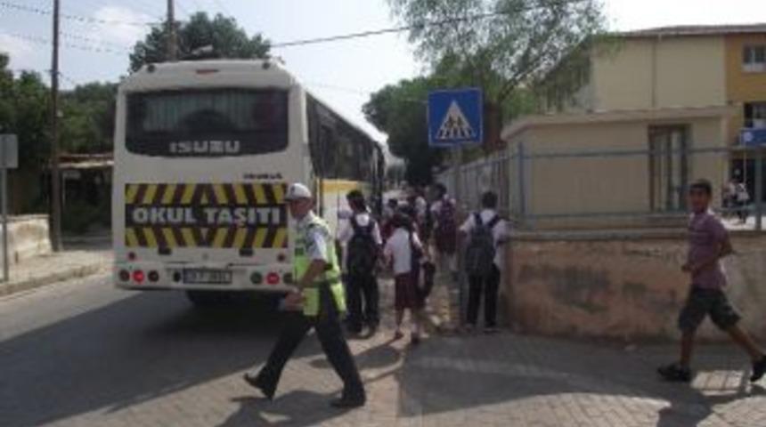 Sel&ccedil;uk İl&ccedil;e Emniyet M&uuml;d&uuml;rl&uuml;ğ&uuml;nden &ldquo;okul Polisi Projesi&rdquo;