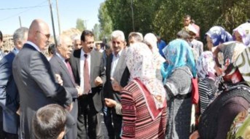 Vali Pek'iden Tuzluca İl&ccedil;esi K&ouml;ylerine Ziyaret