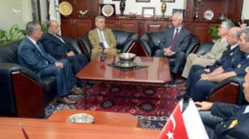 Başkan Kocaoğlu, İtfaiyecilerle Onur Duyduklarını S&ouml;yledi