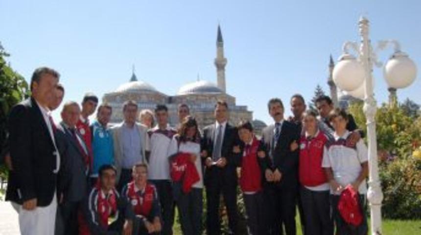 Mevlana&rsquo;ya Gittiler Şampiyonluk I&ccedil;in Dua Ettiler