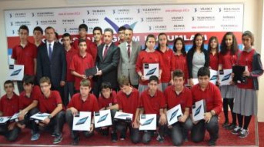 Kılı&ccedil;aslan Eğitim Kurumları Sbs&rsquo;de Dereceye Giren 30 &Ouml;ğrenciye Tablet Bilgisayar Hediye Etti