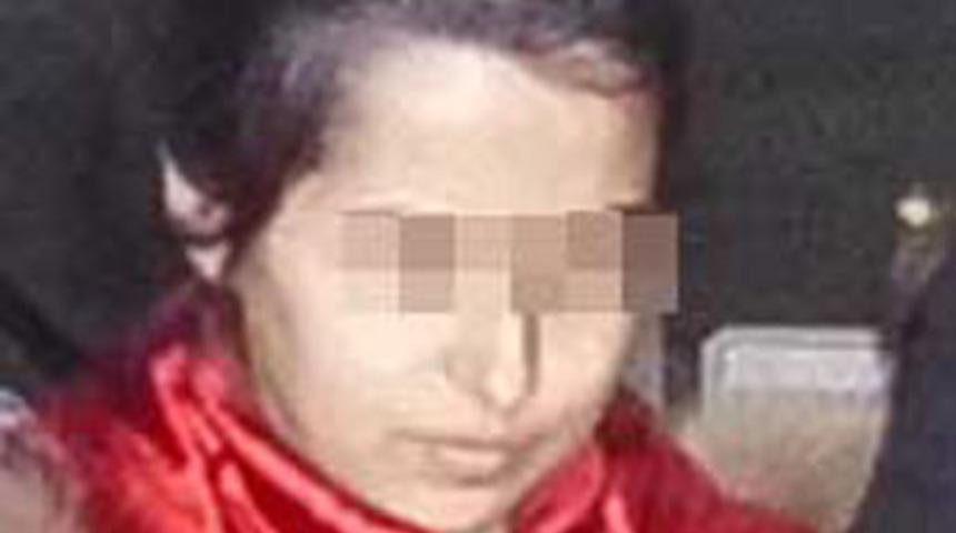 Bebeğin boynunu makasla keserek &ouml;ld&uuml;rd&uuml;