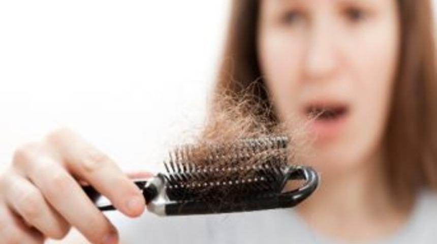 Her İki Kişiden Birinin Sa&ccedil;ı D&ouml;k&uuml;l&uuml;yor