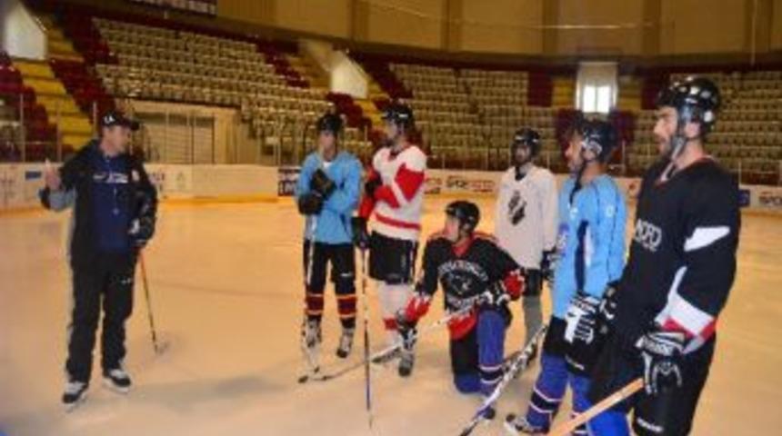 G&uuml;rc&uuml; Hokeyciler Erzurum&rsquo;da