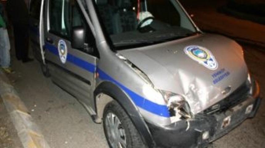 Doğum Sancıları Tutan Kadını Hastaneye Yetiştiren Zabıta Aracı Kaza Yaptı