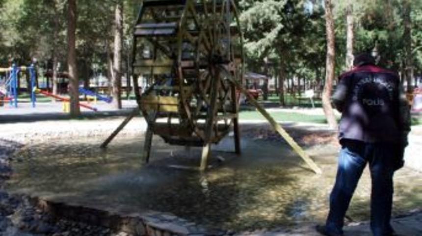 S&uuml;s Havuzuna D&uuml;şen &Ccedil;ocuk Hastaneye Kaldırıldı