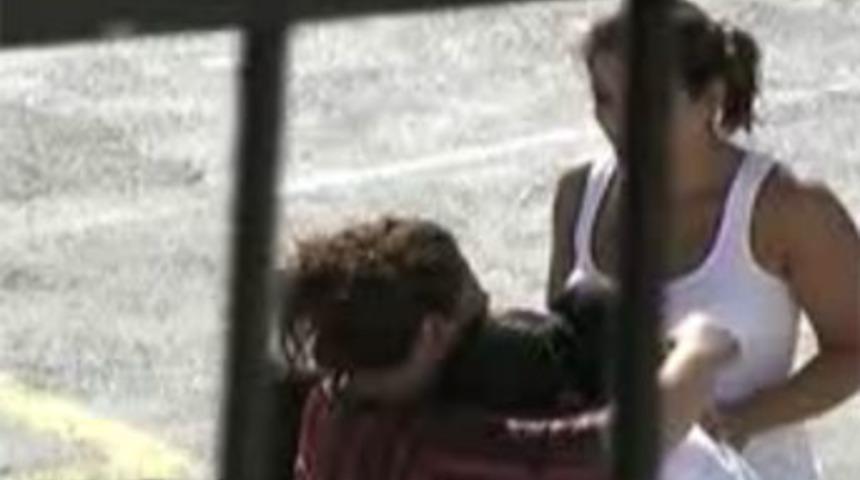 &Ouml;ğretmenini bı&ccedil;akladı