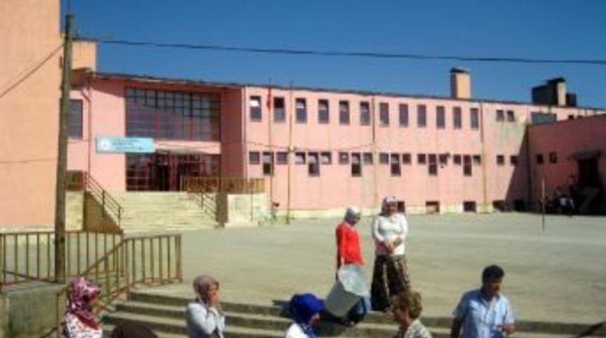 Karadere İlk&ouml;ğretim Okulu G&ouml;z G&ouml;re G&ouml;re &Ccedil;&uuml;r&uuml;meye Başladı