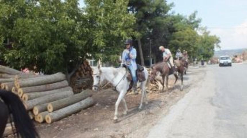 Atlı &Ccedil;elebiler Kaza Yaptı