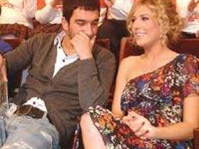 &Uuml;nl&uuml;lerin aşk jestleri 21