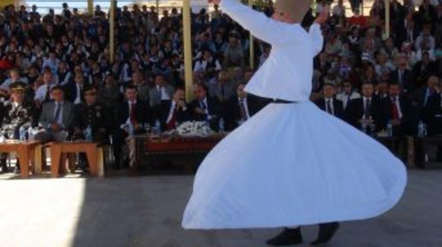 'Yunus Emre&rsquo;nin Hak Ve Halk Sevgisi Y&uuml;kl&uuml; Mesajları Y&uuml;rekleri Rahatlatıyor'