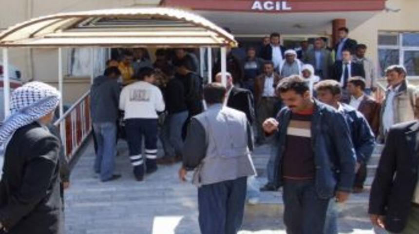 Motosiklet Servis Aracına &Ccedil;arptı: 1 Yaralı