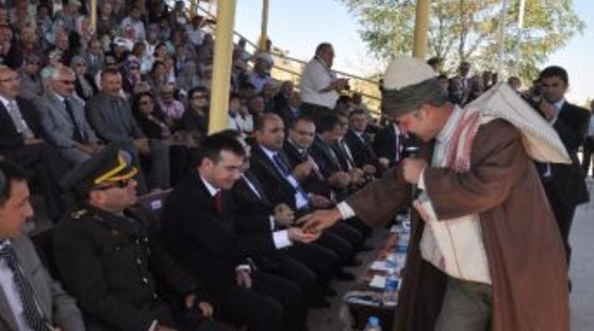 Yunus Emre Aksaray&rsquo;da T&uuml;rbesi Başında Anıldı