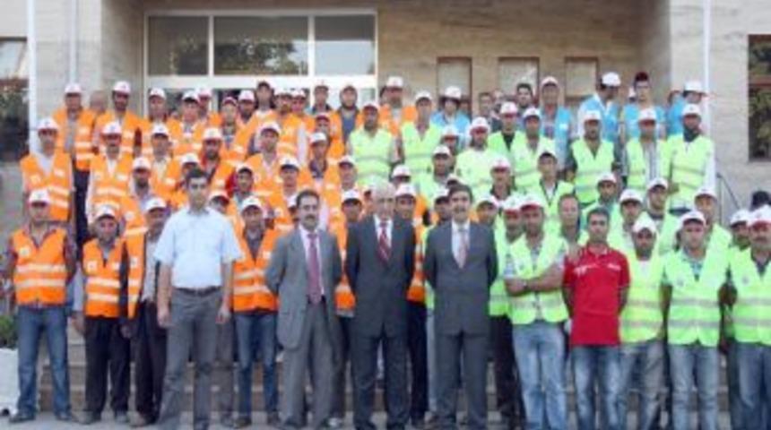 Iğdır Belediyesi İşkur İş&ccedil;ilerine İş Yeleği Dağıttı