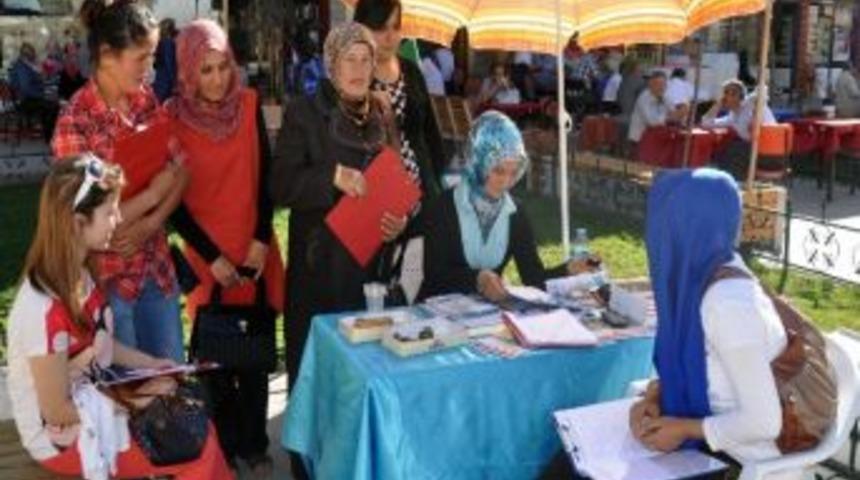 G&uuml;m&uuml;şhane&rsquo;de Kadınlar Sahaya İndi