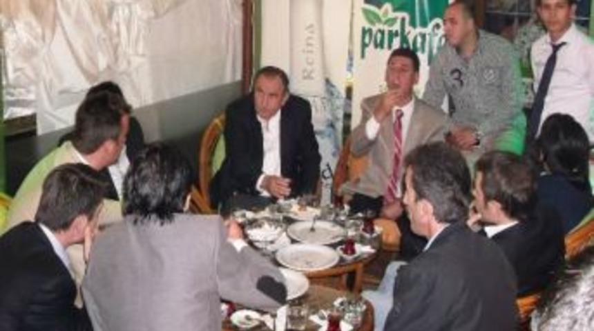 Başkan Yılmaz Gazetecilerle G&uuml;ndemi Değerlendirdi