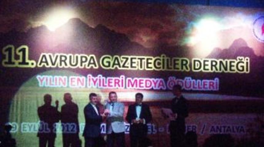 Rektör Laçiner Ödülünü Aldı