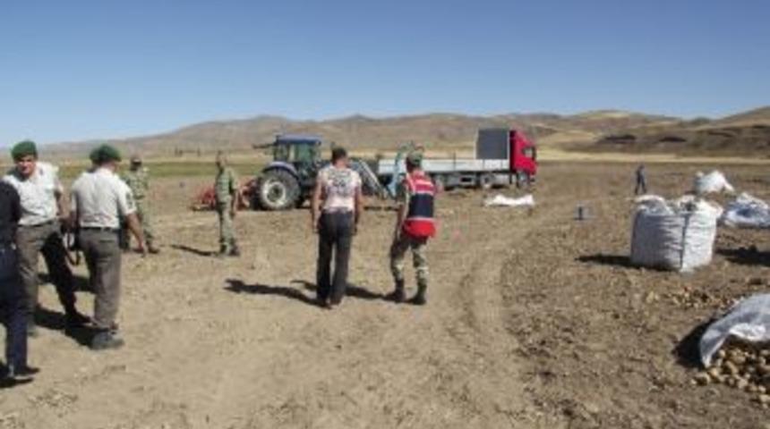 Tarım İş&ccedil;isi &Ccedil;ocuk Trakt&ouml;r&uuml;n Altında Can Verdi