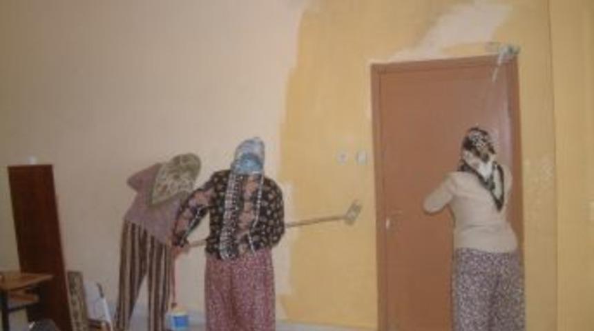 K&ouml;yl&uuml; Kadınlar Okulu &Ccedil;i&ccedil;ek Gibi Yaptı