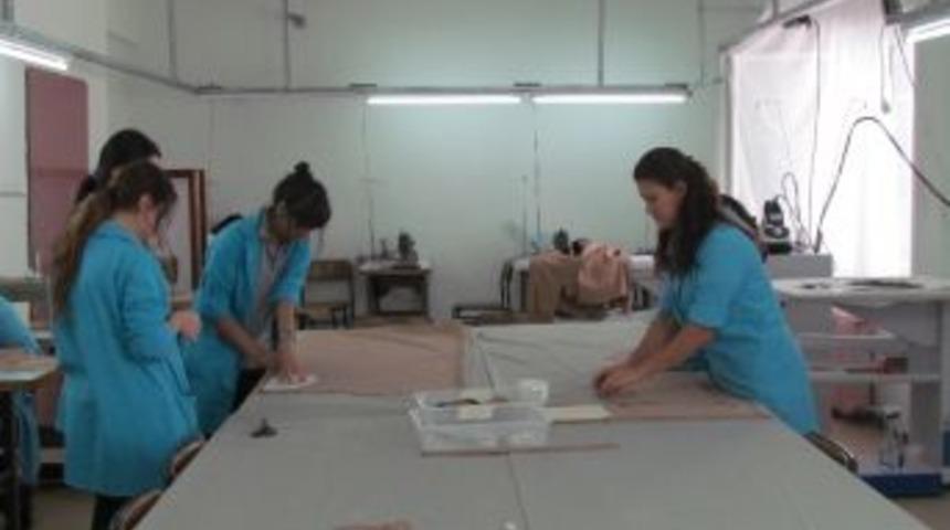 Z&uuml;beyde Hanım Kız Meslek Lisesi Seri &Uuml;retime Ge&ccedil;ti