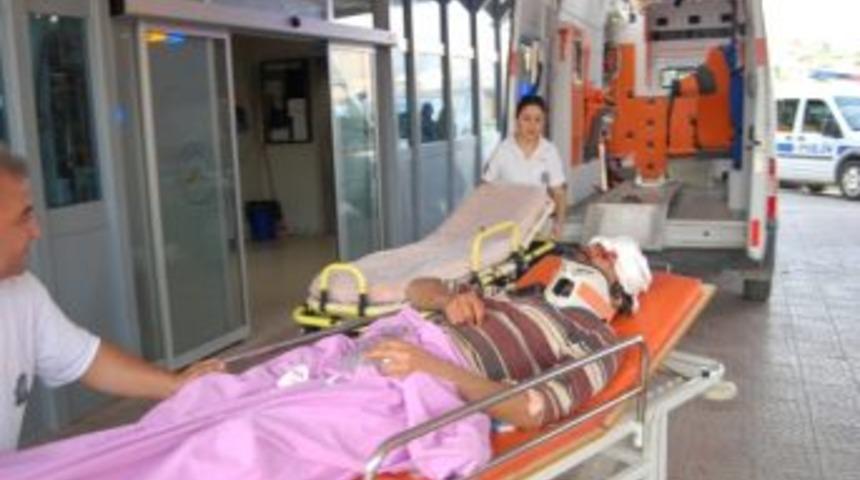 Tufanbeyli'de Trakt&ouml;r Kazası: 8 Yaralı