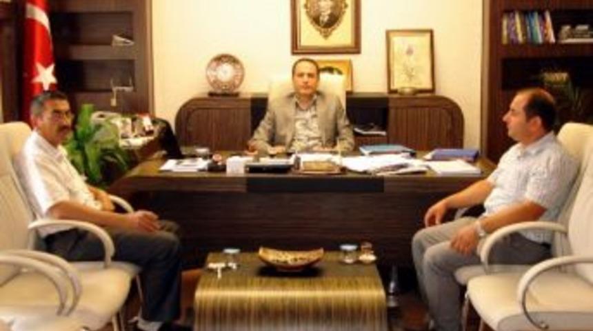 Yüksekokul Müdürü, İlçe Kaymakamı Mehmet Demiral’i Ziyaret Etti