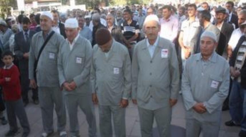 &Ccedil;ay&rsquo;da İlk Hac Kafilesi Yola &Ccedil;ıktı