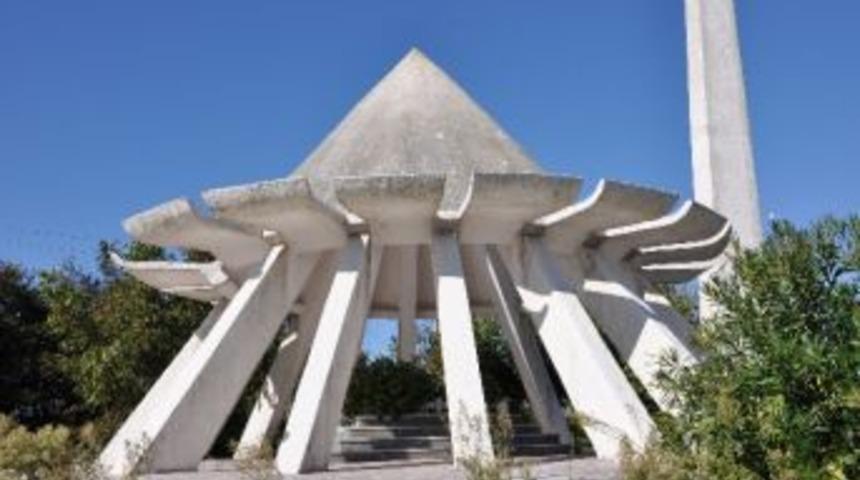 Ak&ccedil;akocabey'in Mezarına Ziyaret