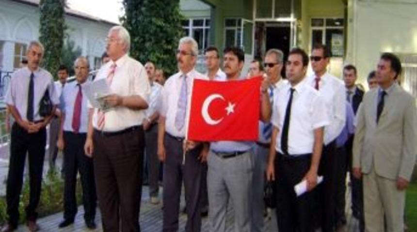 Kamu &Ccedil;alışanları Şehitleri Unutmadı