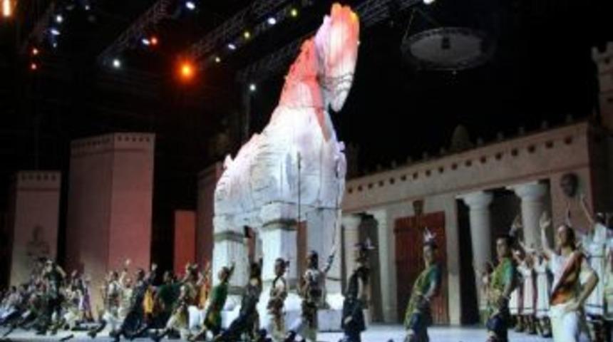 &lsquo;troya&rsquo; Halk Ozanı Ertaş&rsquo;a İthaf Edildi