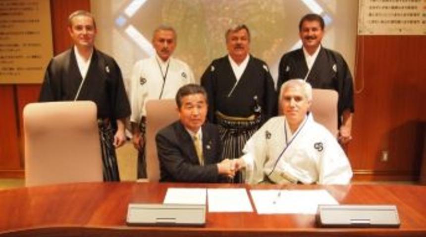 Bozbey Japonlarla Dostluğu Pekiştirdi