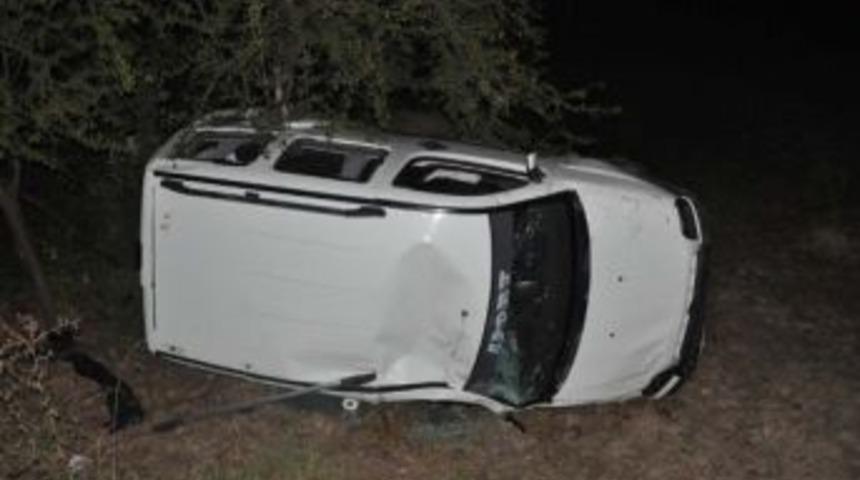 &Ccedil;ocuğunu Hastaneye G&ouml;t&uuml;rmek İ&ccedil;in Aldığı Emanet Arabayla Tarlaya U&ccedil;tu