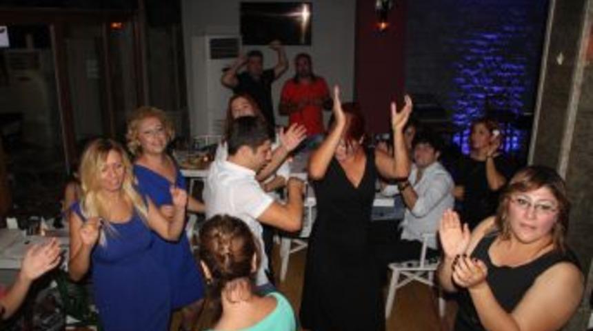 Ge&ccedil;mişe m&uuml;zikle yolculuk coşturdu