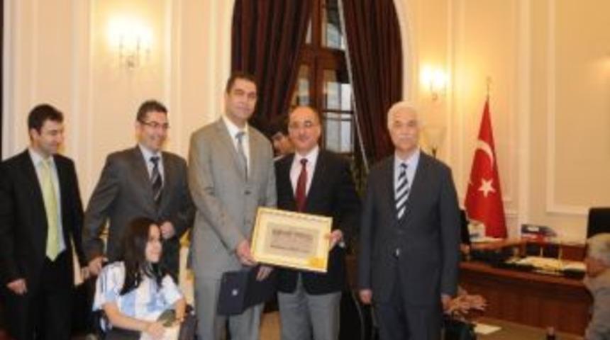 Gazi'nin G&uuml;m&uuml;ş &Ccedil;ocuklarına &Ouml;d&uuml;l