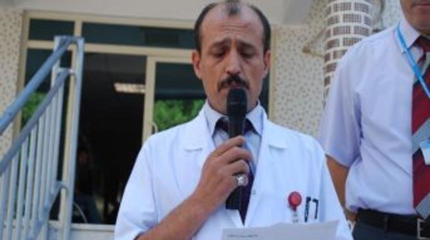 Sağlık &Ccedil;alışanları Ter&ouml;r Olaylarını Protesto Etti