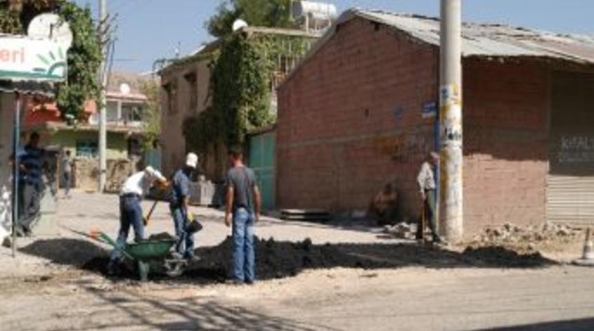 Bozuk Yollar Asfaltlanıyor