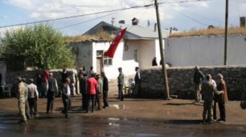 Karslı Uzman &Ccedil;avuşun Baba Ocağında G&ouml;zyaşları Sel Oldu