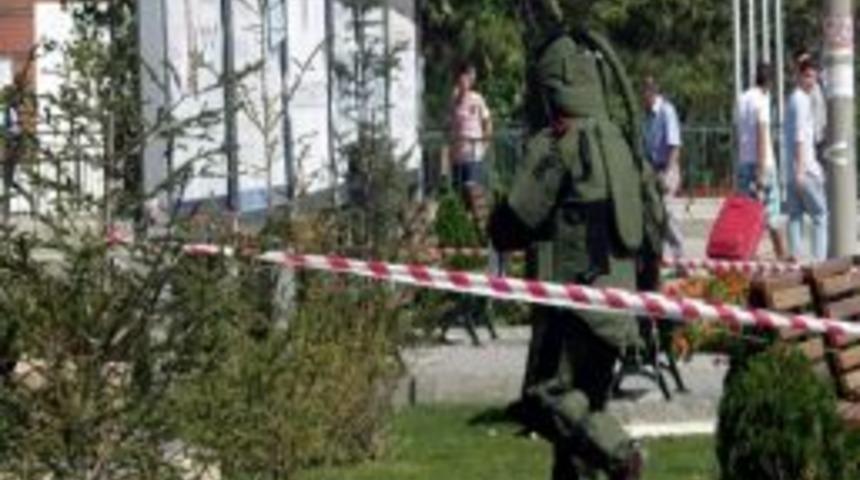 Anadolu &Uuml;niversitesi &Ouml;n&uuml;nde Ş&uuml;pheli Paket Paniği