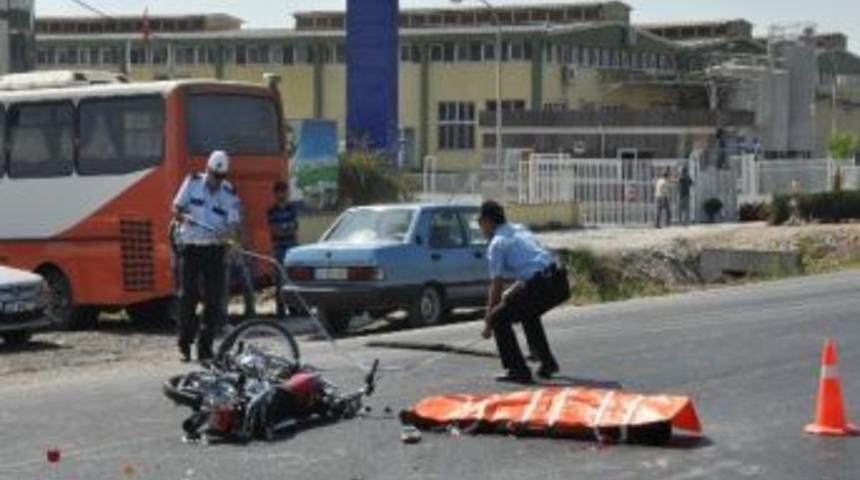 Tarsus'ta Trafik Kazası: 1 &Ouml;l&uuml;