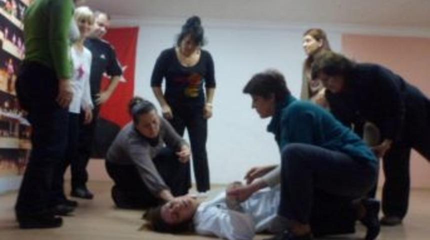 Kendi Yazdığı Ve Kendi Oynadığı Tiyatro Oyununun &Ouml;yk&uuml;s&uuml; Kaderi Oldu