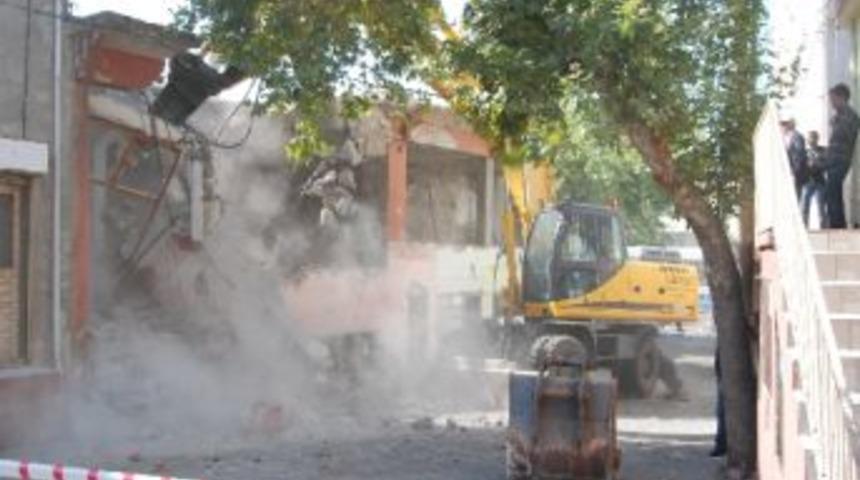 Tarihi Hamamın &Ccedil;evresi A&ccedil;ılıyor