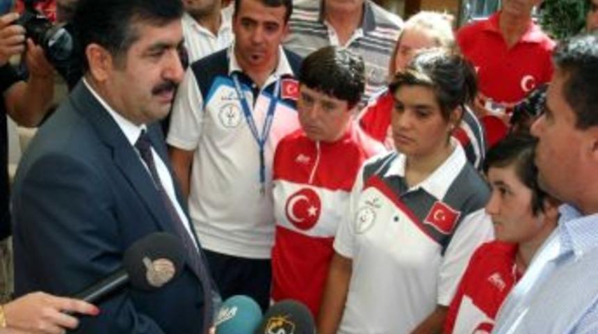 Vali Doğan&rsquo;dan &Ouml;zel Sporcular Bisiklet Milli Takımına Ziyaret