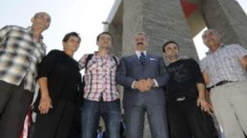 Bakan &Ccedil;ağlayan Şehitler Abidesi'ni Ziyaret Etti